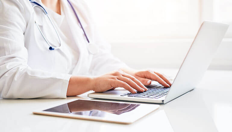 算定業務の高い負荷と精度維持の難しさ