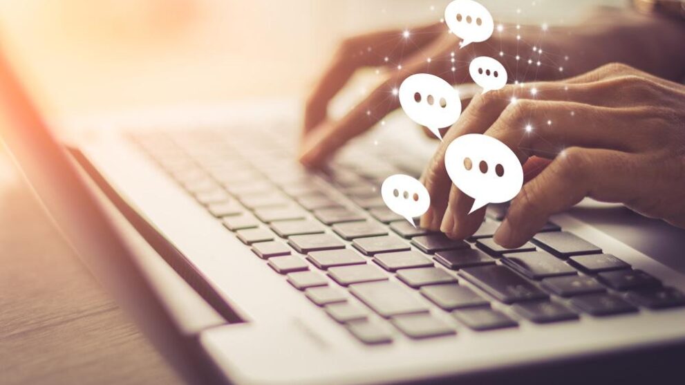 コールセンターにチャットを導入すべき？5つのメリットや効果を解説